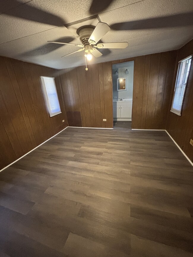 Foto del edificio - 207 Cherry Tree Dr