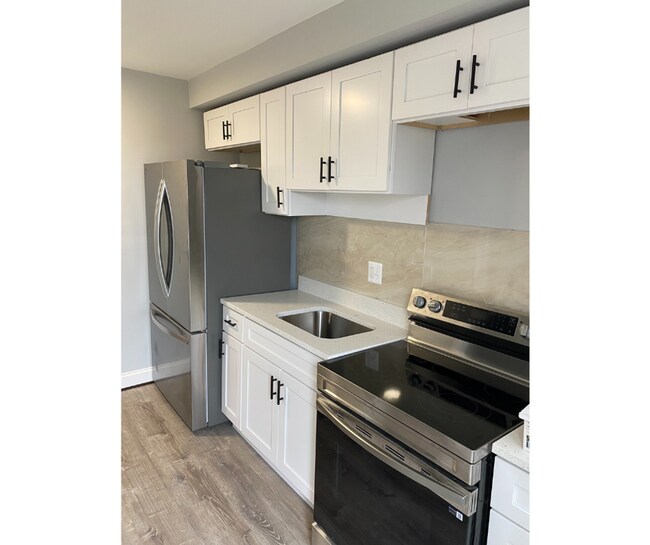 Building Photo - 823 N Woodington Rd