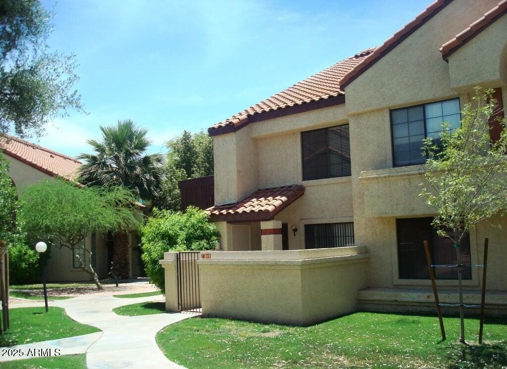Foto principal - 925 N College Ave