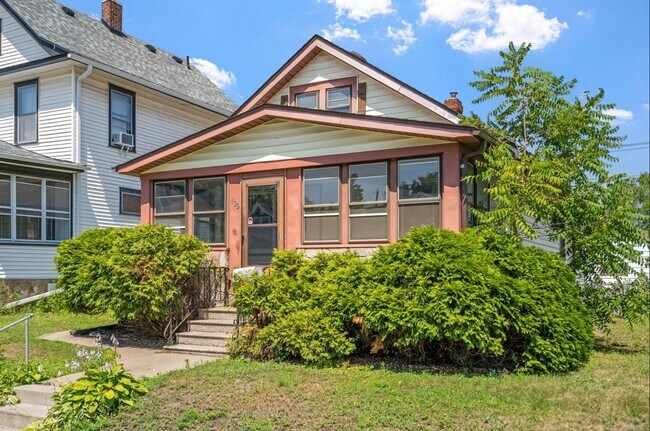 Building Photo - Your Timeless Haven in St. Paul for $1,999...
