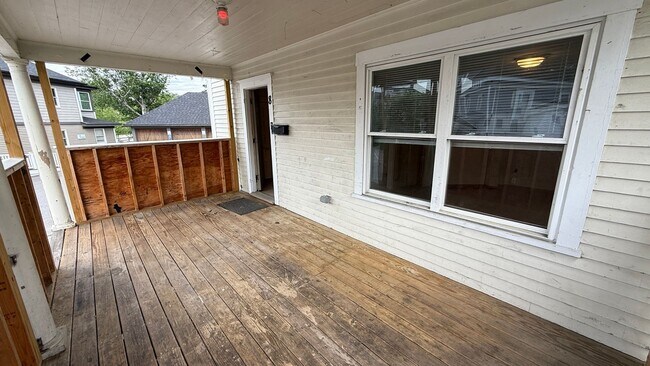 Building Photo - 5 Bedroom 2 bathroom House Available for r...