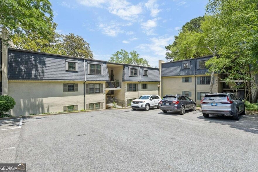 Primary Photo - 72 Montre Square NW