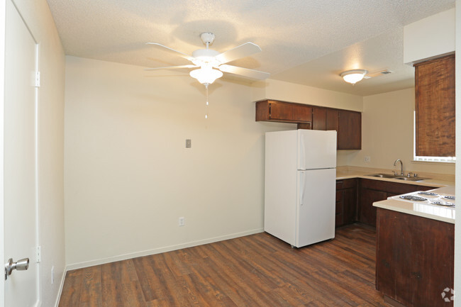 Dining Area - 2 Bedroom - Village Meadows