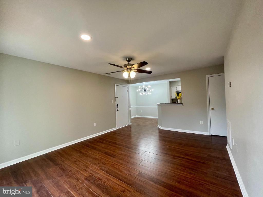 Foto principal - 6919 Victoria Dr