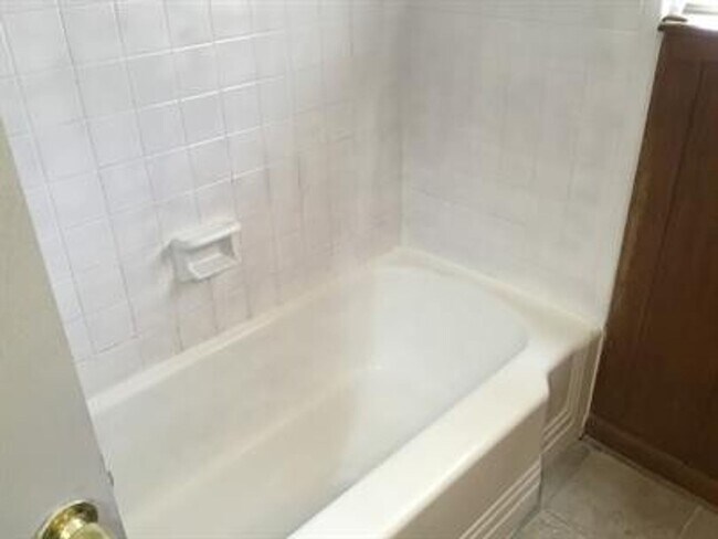 Building Photo - Great 3 bedroom, 1.5 bath home in Bethany ...
