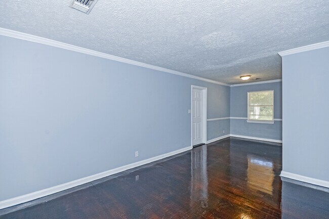 Foto del edificio - 928 Grenada Dr