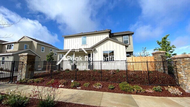 Foto del edificio - Newer 4bd/3ba Folsom Home with 2 Car Garage