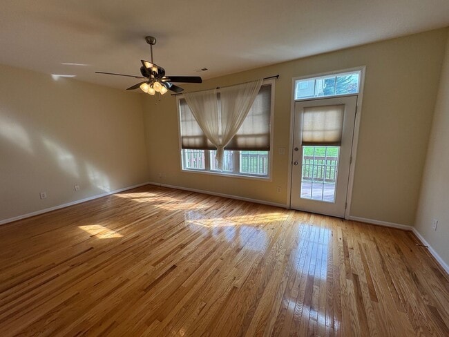 Building Photo - Taylor Spring Townhouse With Garage and Basement