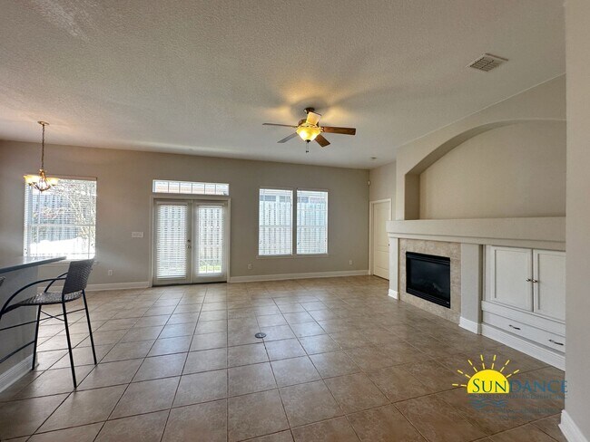 Building Photo - 3 Bedroom Home with Office in great Fort Walton community between Eglin and Hurlburt Field!