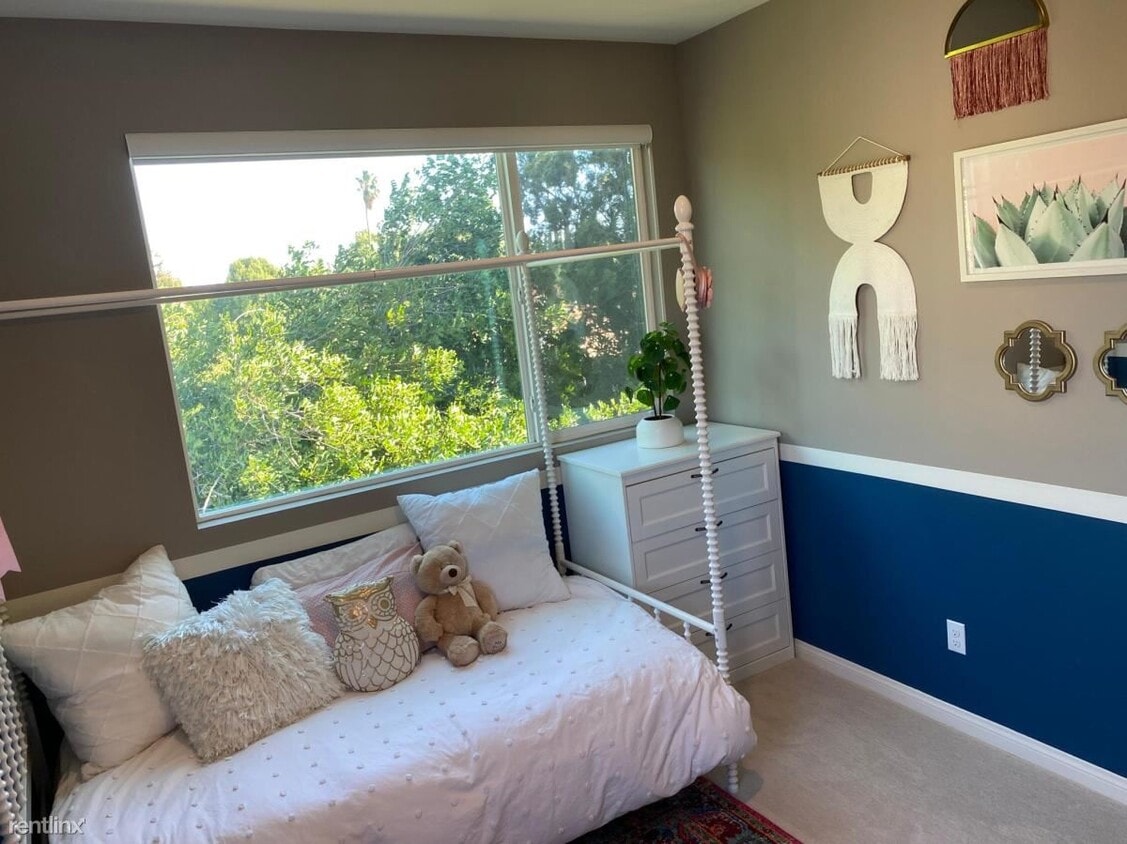 Primary Photo - 4 br, 3.5 bath House - 8364 N Canby Pl