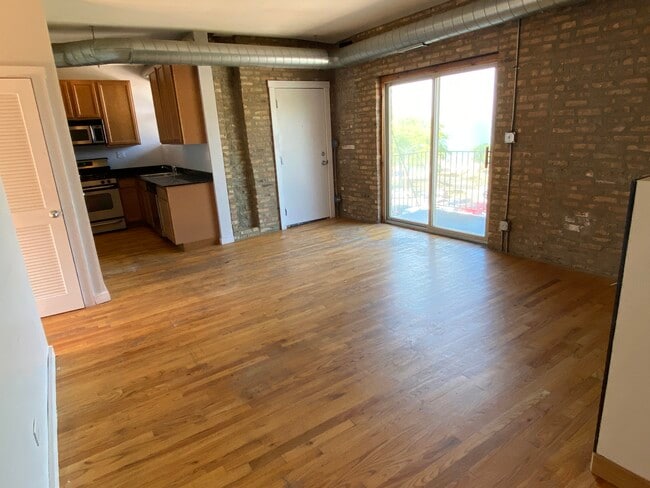 Building Photo - 1223 W Greenleaf Ave