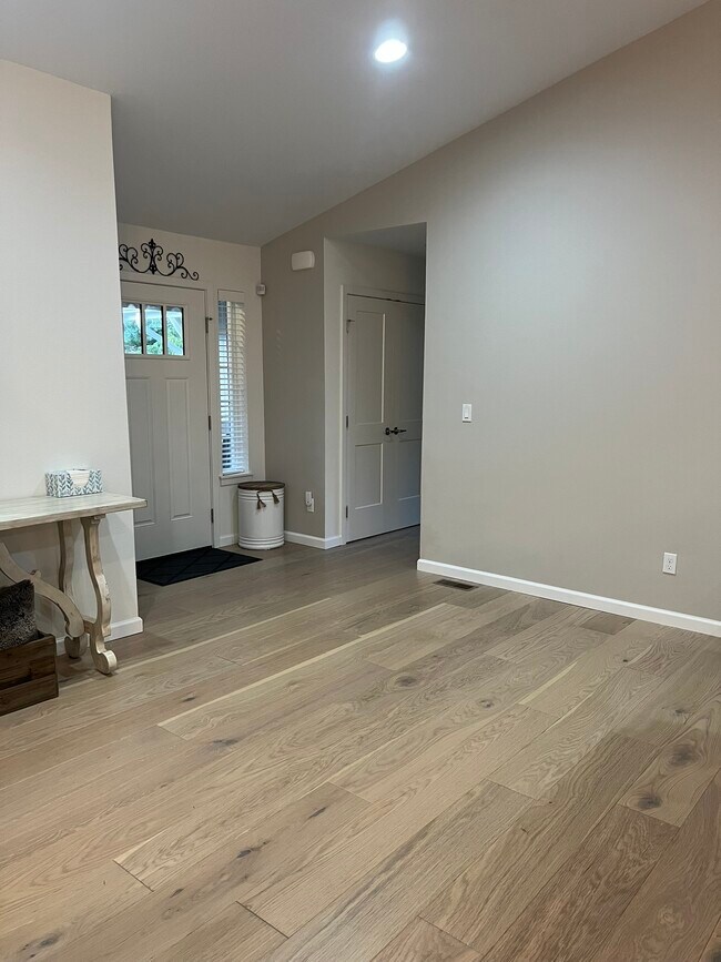 Foto del edificio - 381 E Lakeshore Dr