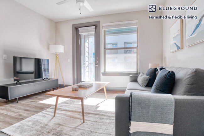 Foto del edificio - 2910 E 17th St
