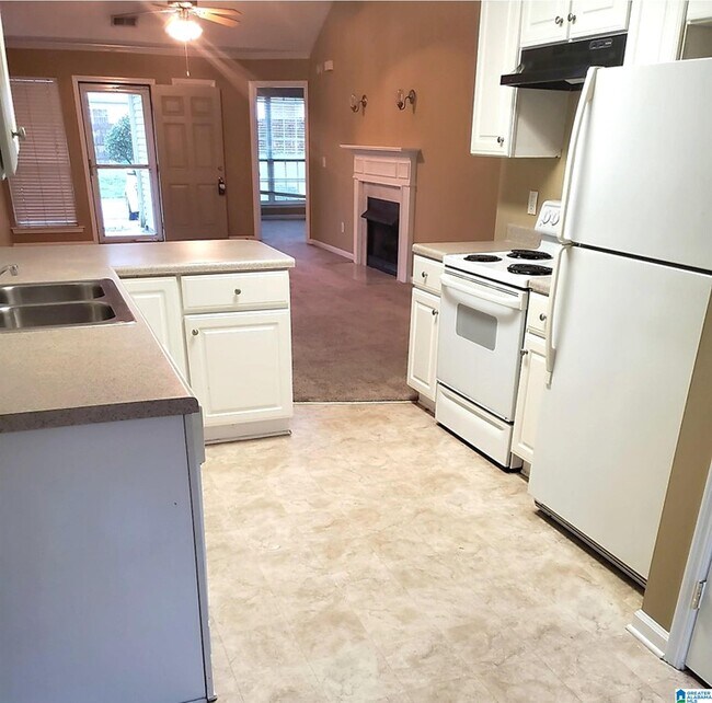 Foto del edificio - 356 Rocky Ridge Cir