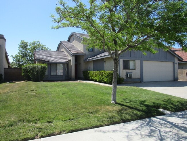 Building Photo - West Lancaster Home