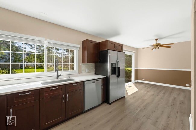 Building Photo - 1705 College Green Dr