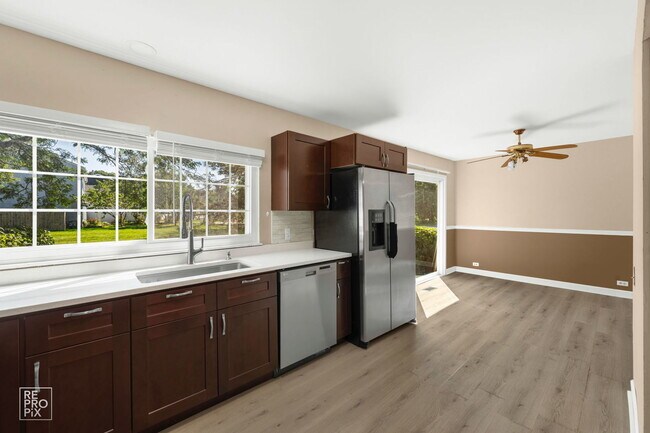 Foto del edificio - 1705 College Green Dr