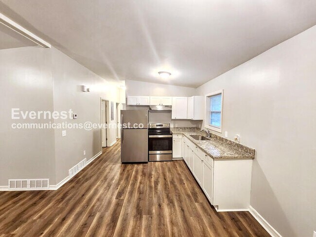 Building Photo - 3024 Pasadena Dr