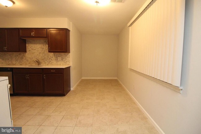 Building Photo - 417 Sharon Garden Ct