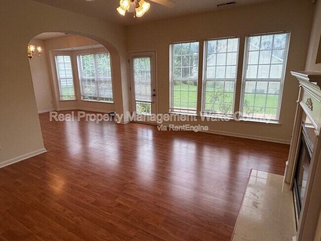 Foto del edificio - 2500 Valley Haven Dr