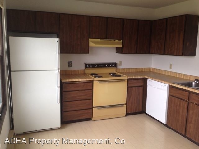 Building Photo - 2220 E Foothills Dr