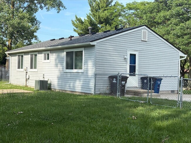 Building Photo - 15 Metroview Ct