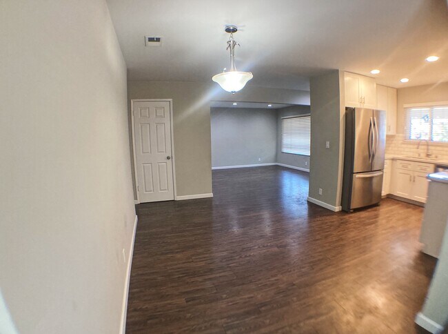 Building Photo - 2869 Fairfax Ct