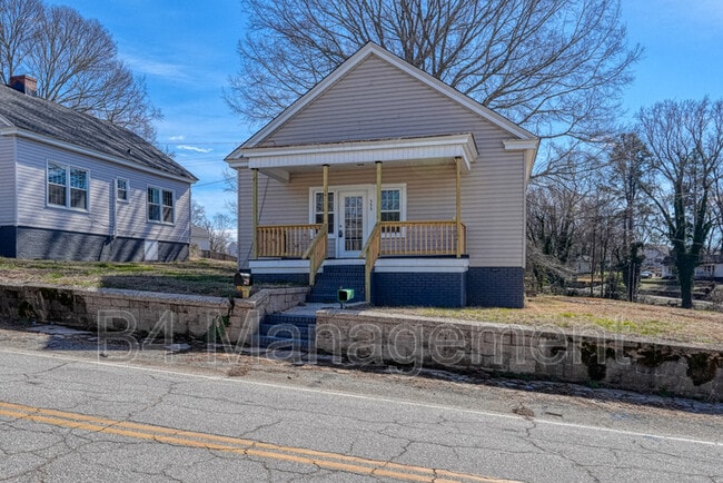 Building Photo - 555 W Peachtree St