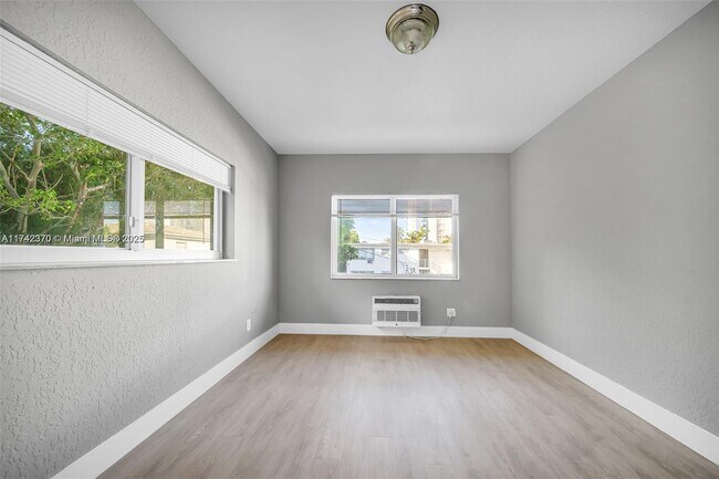 Foto del edificio - 1075 101st St
