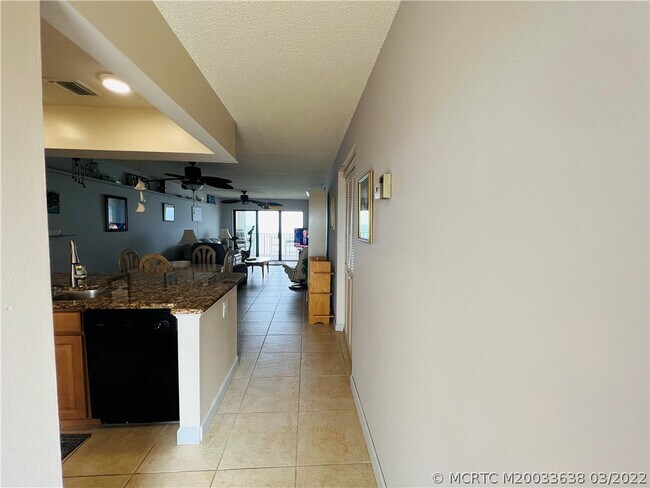 Building Photo - 7430 S Ocean Dr