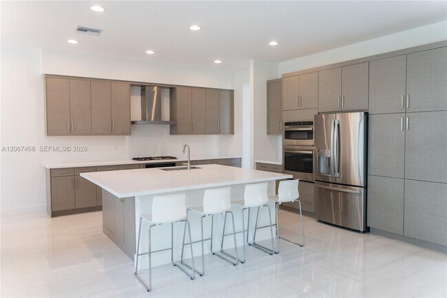 Building Photo - 8151 Laurel Falls Dr