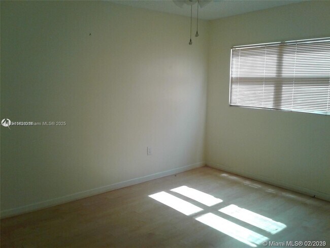 Foto del edificio - 701 SW 142nd Ave