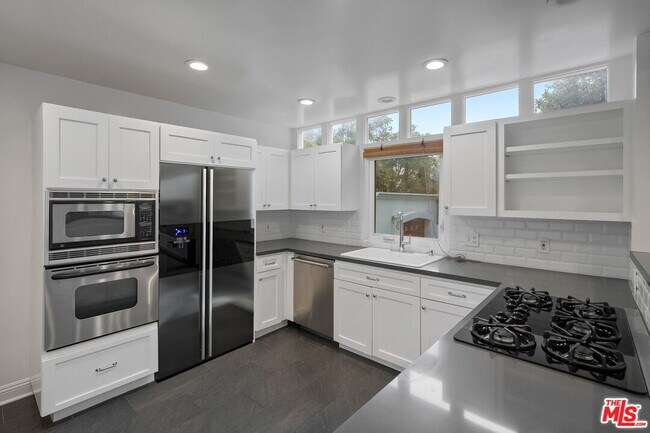 Foto del edificio - 2319 Outpost Dr