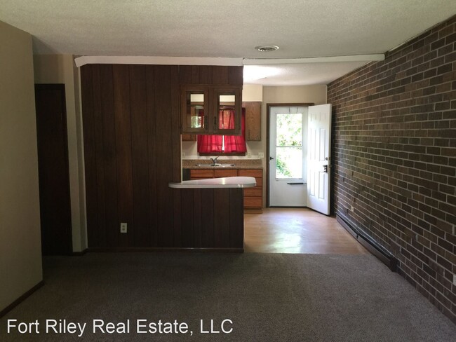 Building Photo - 2 br, 1 bath House - 611 Birch Apartment F