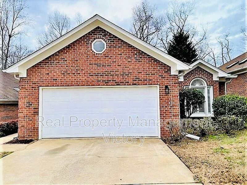 Foto principal - 1199 Berwick Rd