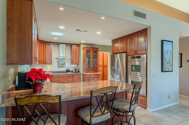 Building Photo - 38355 S Golf Course Dr