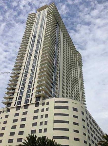 Foto del edificio - 16699 Collins Ave