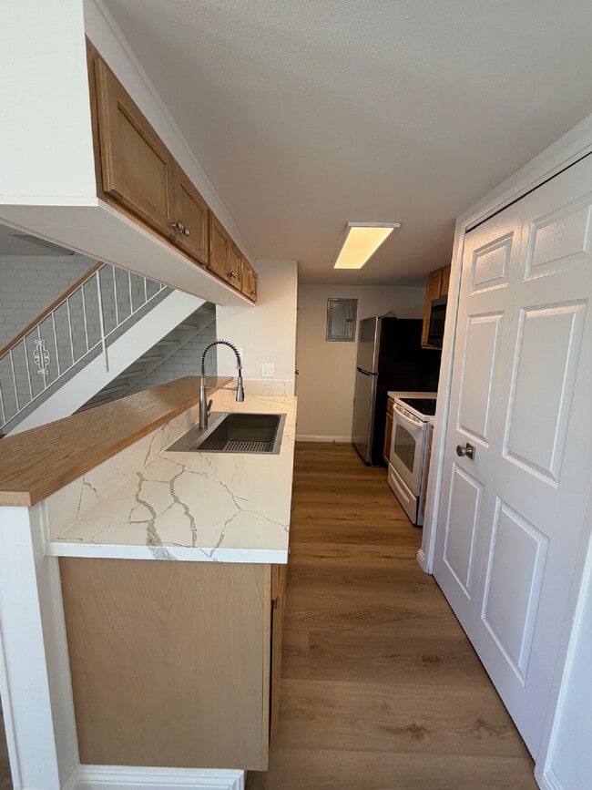 Building Photo - 609 Avenida del Platino