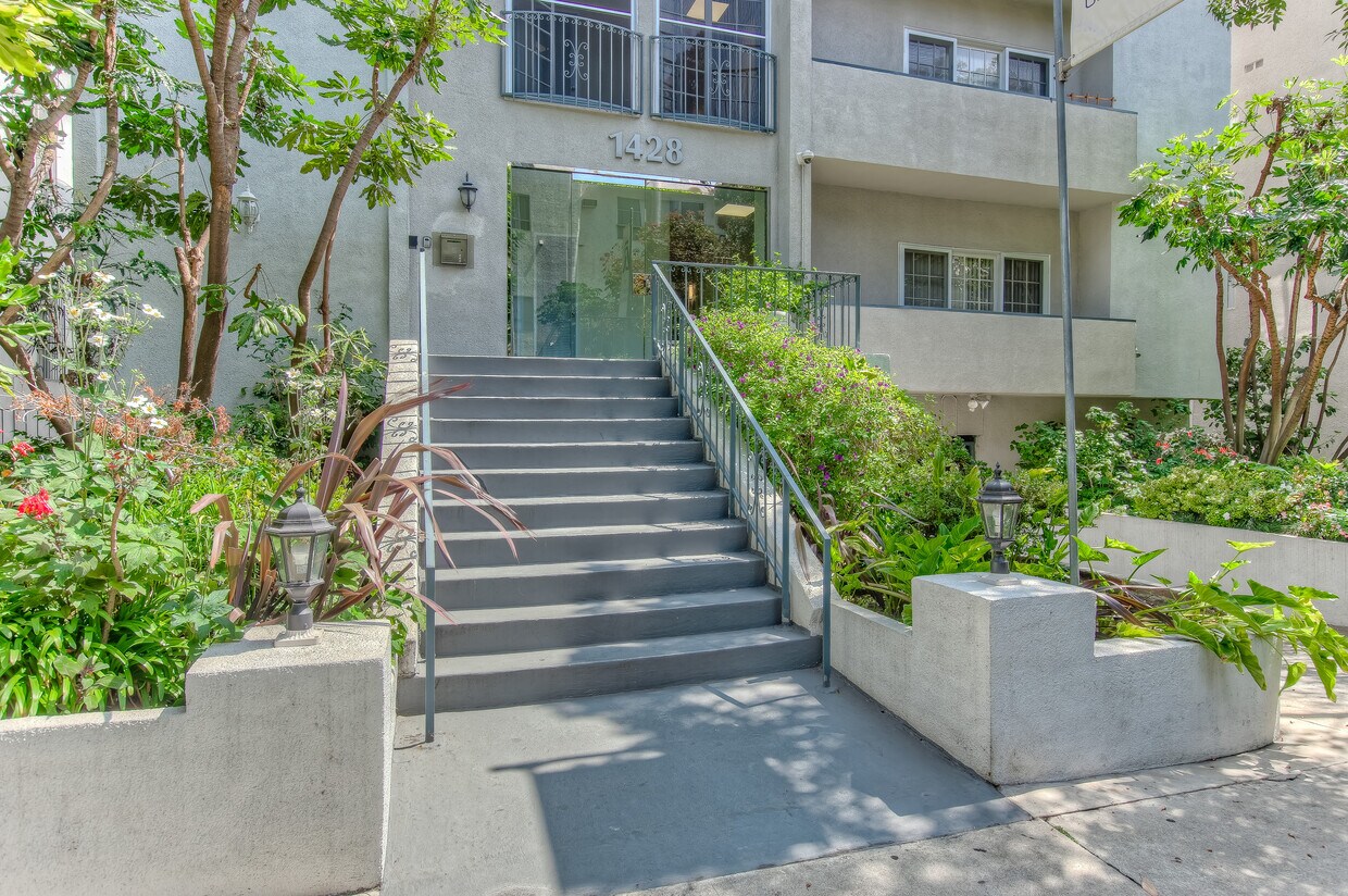 Foto del edificio - 1428 Kelton Ave