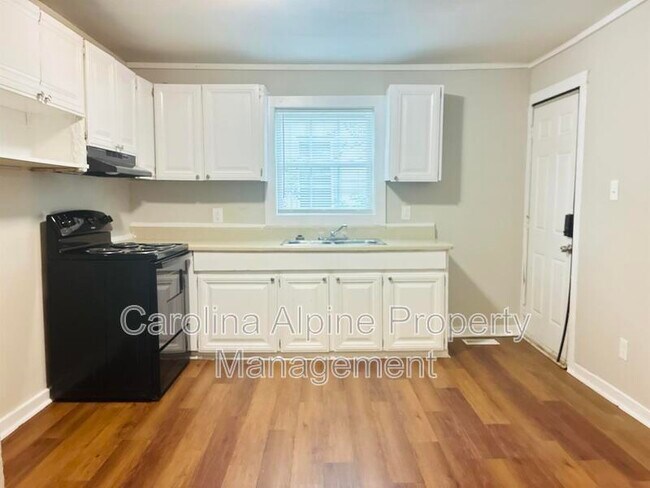Building Photo - 403 S Yates St
