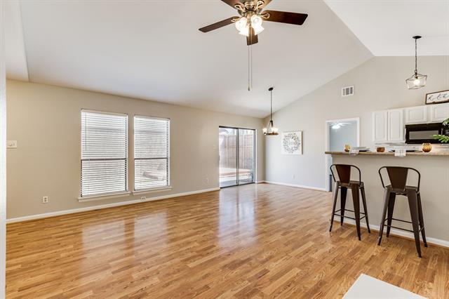 Building Photo - 929 Sugarberry Dr