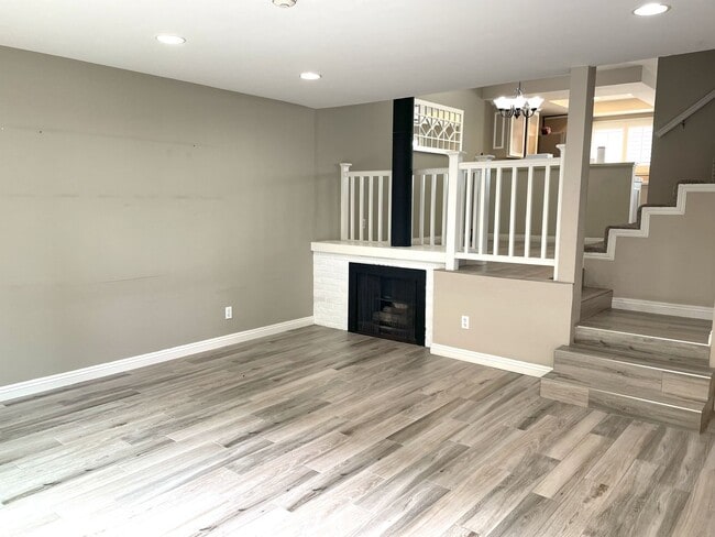 Foto del edificio - Updated 2 bedroom split level townhome