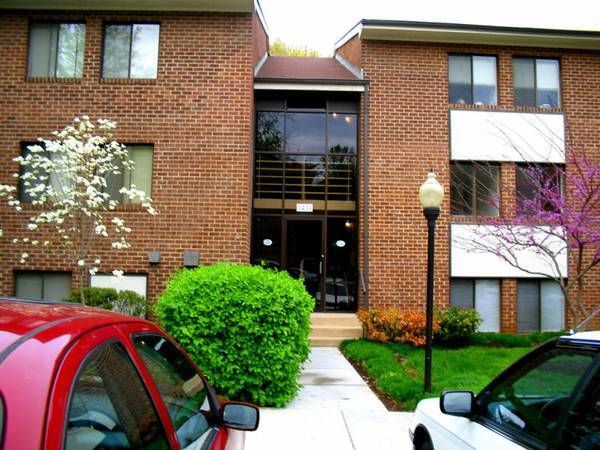 Building Photo - 1422 Northgate Sq