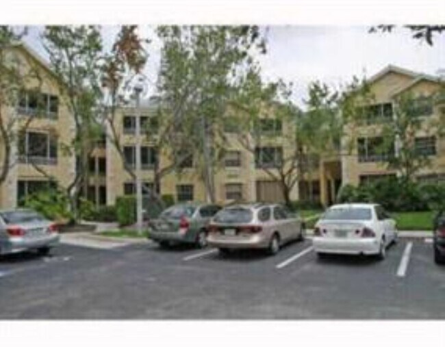 Foto del edificio - 2810 N Oakland Forest Dr
