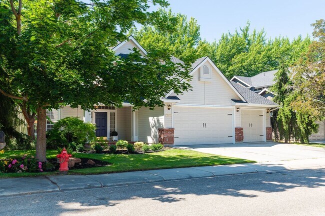 Building Photo - 3 Bed 2.5 Bath In The Heart Of Eagle