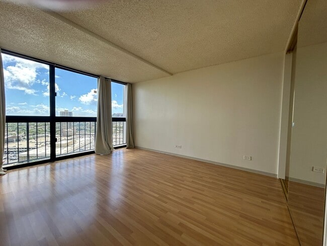 Building Photo - Kahala Towers