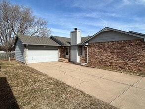 Building Photo - 8404-8406 W Thurman St