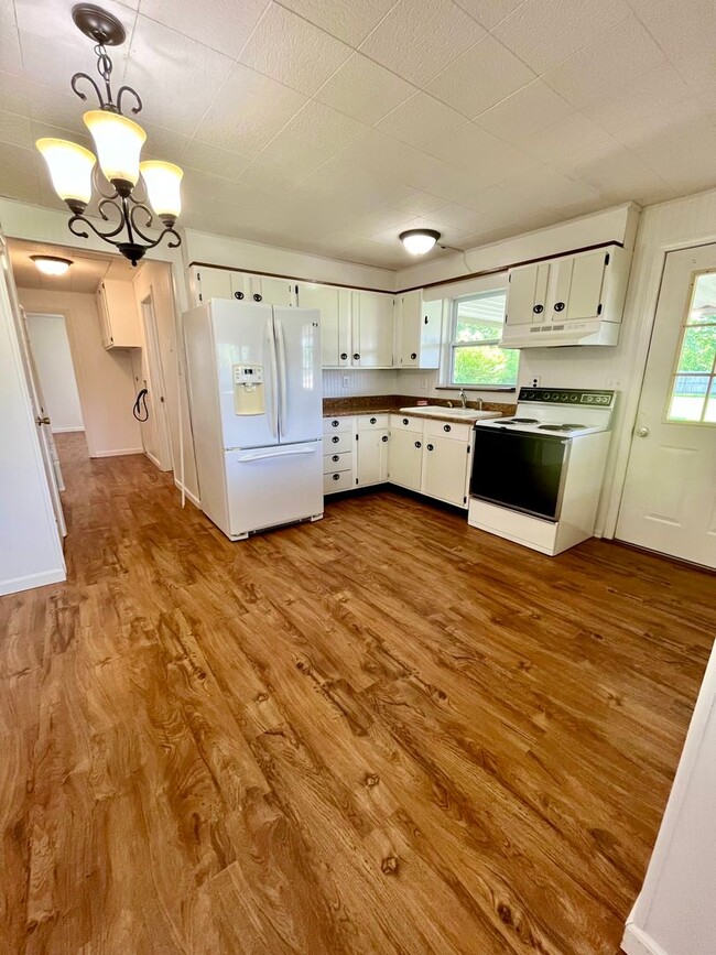 Building Photo - Duplex | 1 Bed | 1 Bath