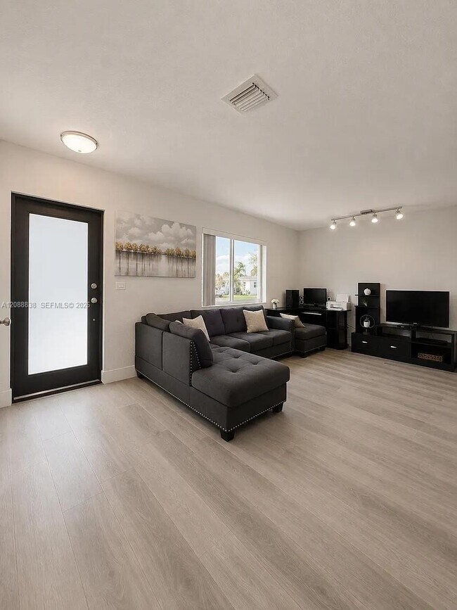 Foto del edificio - 8260 SW 27th Terrace