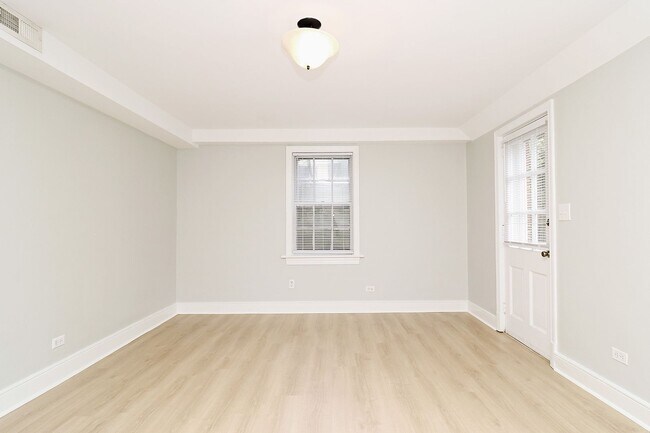 Building Photo - Spacious Fry's Spring Basement Apartment